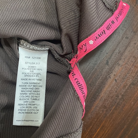 Koi Lite gray and pink comfy uniform top - Picture 5 of 5